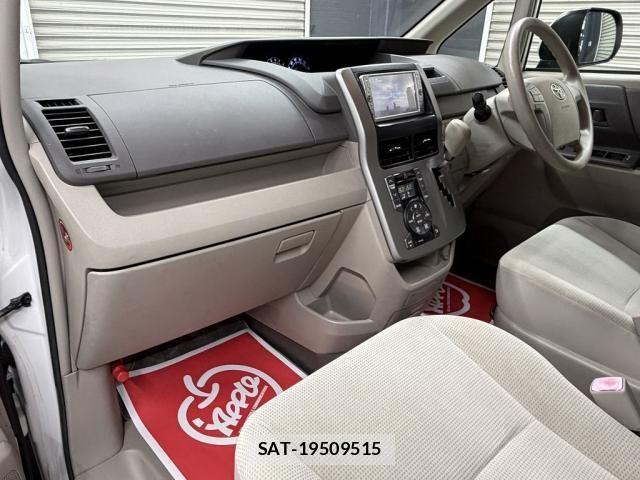 Toyota NOAH 2009-10 7059950-15