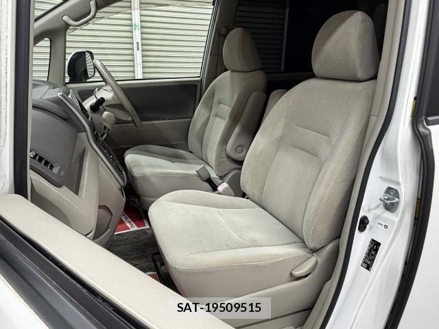 Toyota NOAH 2009-10 7059950-17