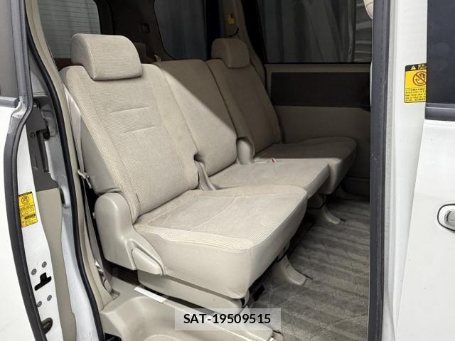 Toyota NOAH 2009-10 7059950-18