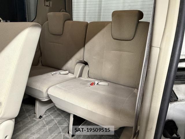 Toyota NOAH 2009-10 7059950-21