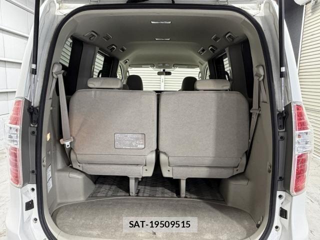 Toyota NOAH 2009-10 7059950-22