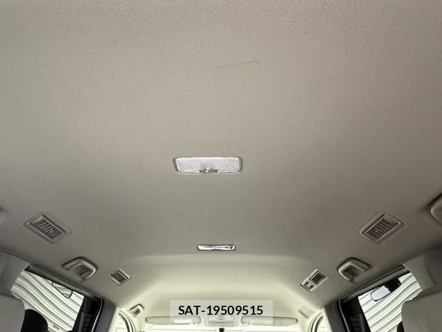 Toyota NOAH 2009-10 7059950-25