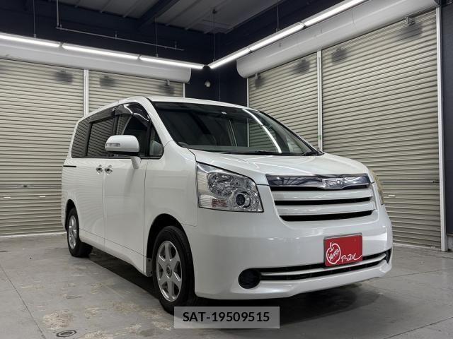 Toyota NOAH 2009-10 7059950-26