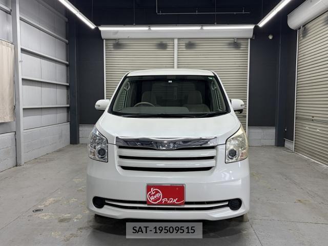 Toyota NOAH 2009-10 7059950-27