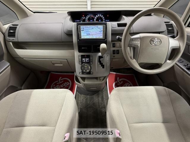 Toyota NOAH 2009-10 7059950-2