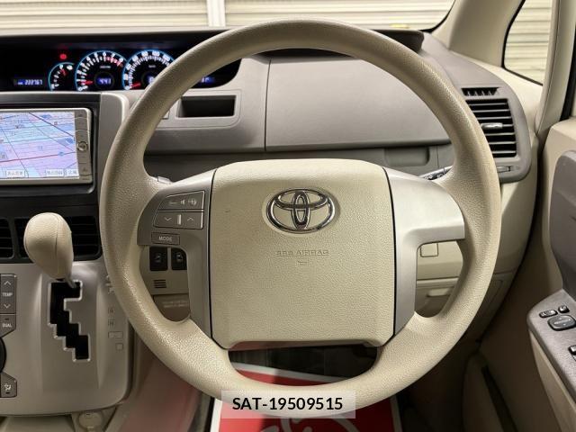 Toyota NOAH 2009-10 7059950-3