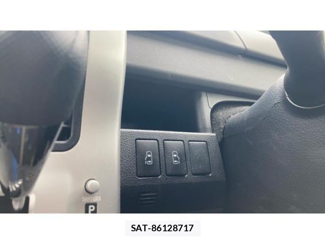 Toyota NOAH 2012-08 7059945-11