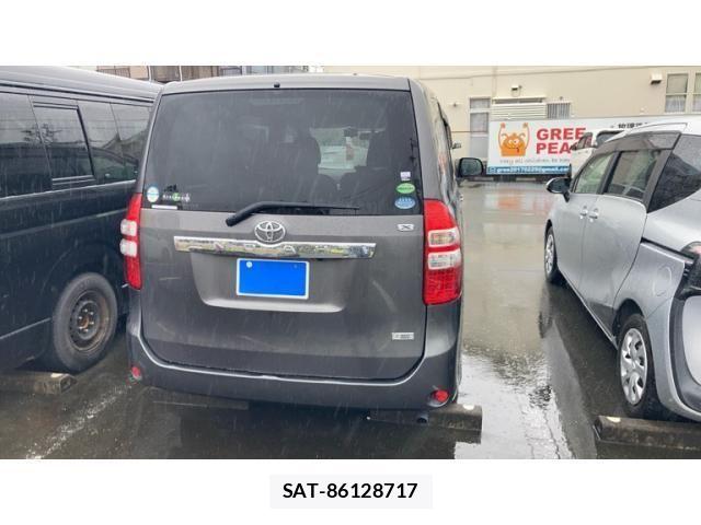 Toyota NOAH 2012-08 7059945-7