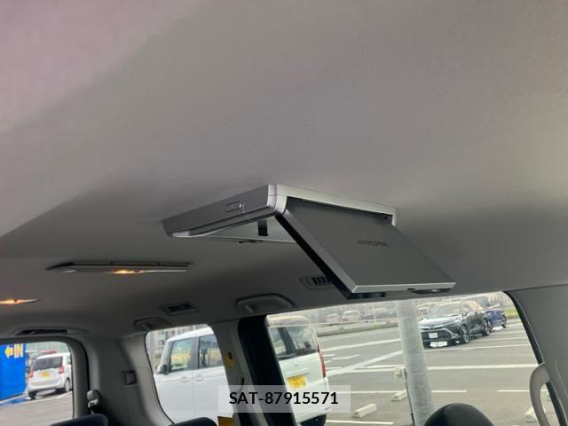 Toyota NOAH 2011-07 7059946-16