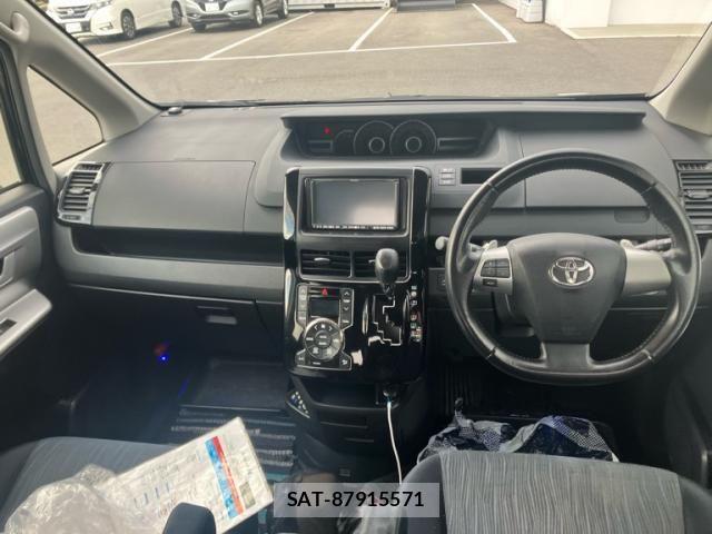 Toyota NOAH 2011-07 7059946-18