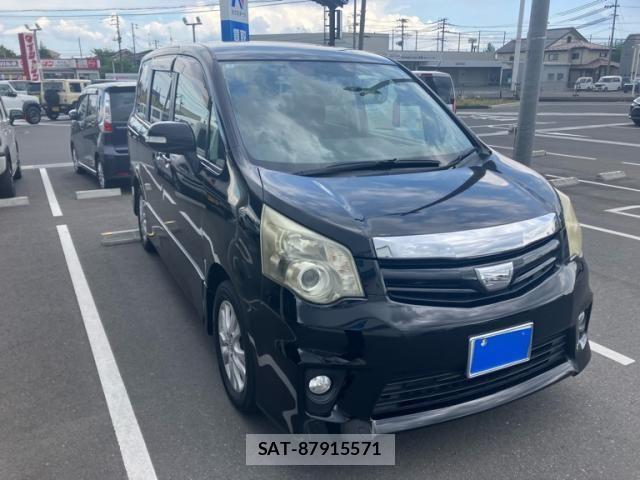 Toyota NOAH 2011-07 7059946-2