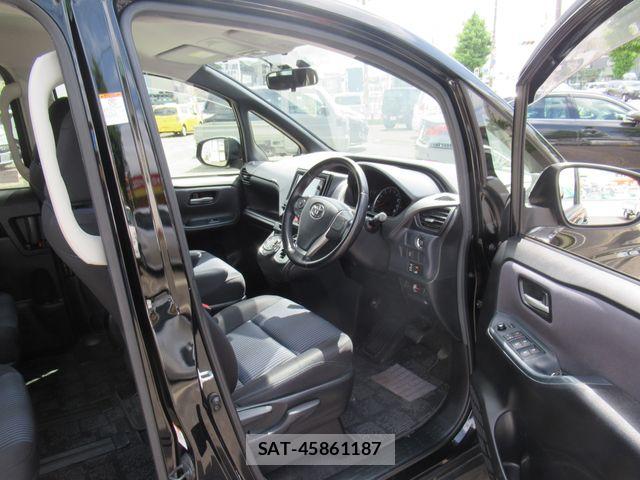 Toyota NOAH 2014-11 7059937-5