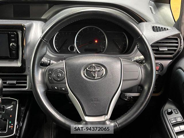 Toyota NOAH 2017-06 7059934-11