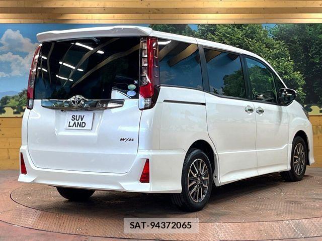 Toyota NOAH 2017-06 7059934-17