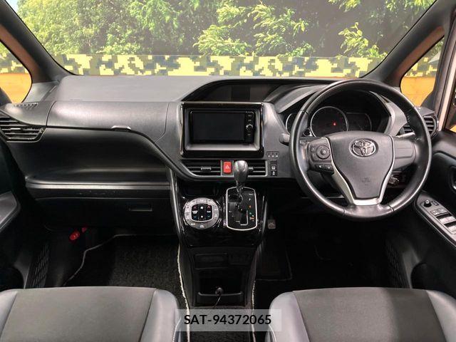 Toyota NOAH 2017-06 7059934-1
