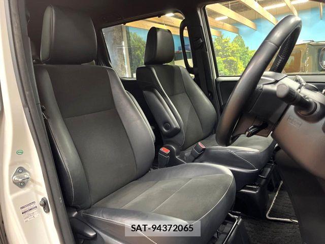 Toyota NOAH 2017-06 7059934-7