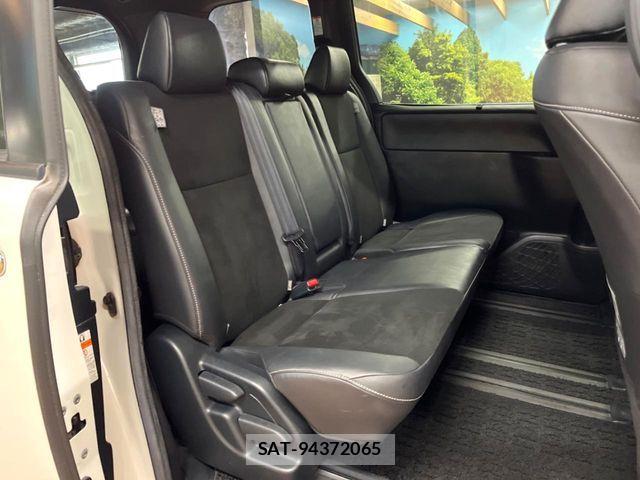 Toyota NOAH 2017-06 7059934-8