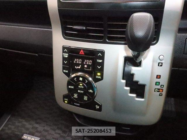Toyota NOAH 2013-05 7059943-15