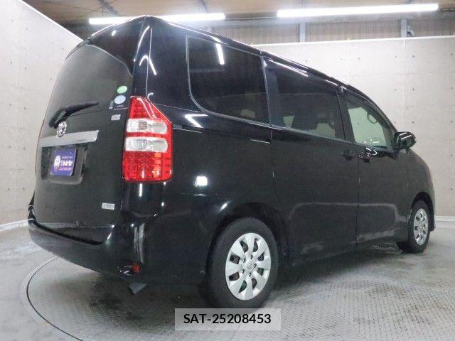 Toyota NOAH 2013-05 7059943-1