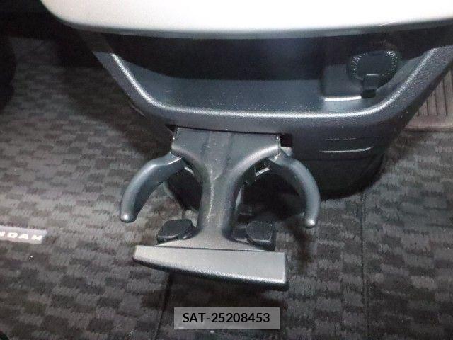 Toyota NOAH 2013-05 7059943-21
