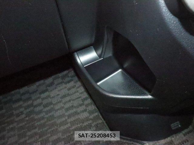 Toyota NOAH 2013-05 7059943-23
