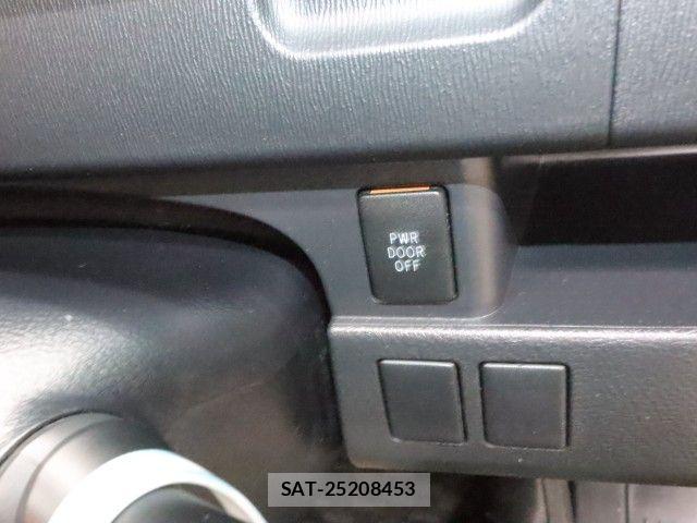 Toyota NOAH 2013-05 7059943-25