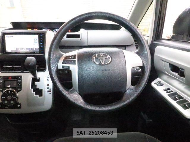 Toyota NOAH 2013-05 7059943-26