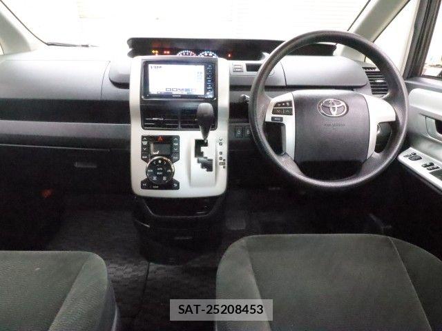 Toyota NOAH 2013-05 7059943-2