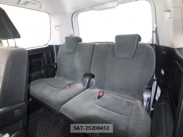 Toyota NOAH 2013-05 7059943-7