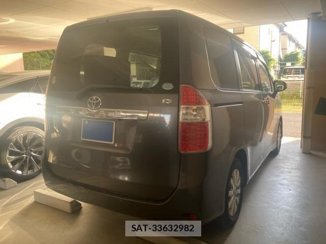 Toyota NOAH 2010-03 7059955-9