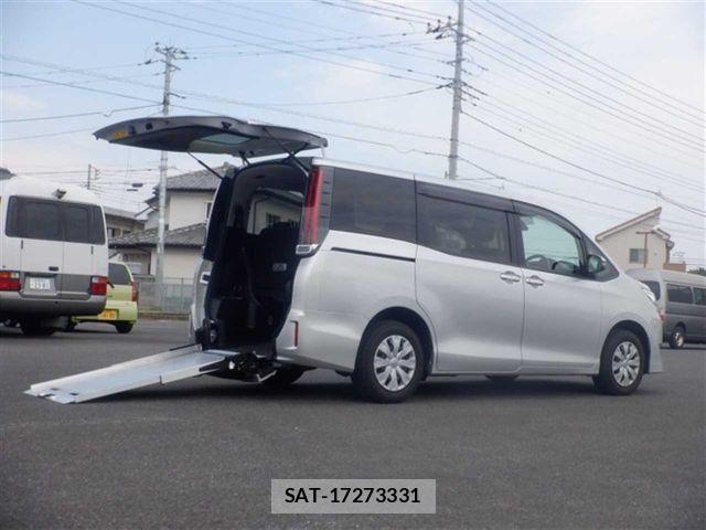 Toyota NOAH 2021-05 7059923-2