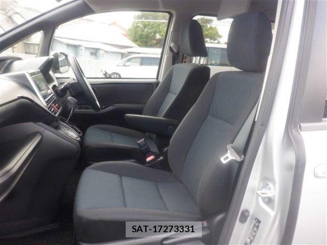 Toyota NOAH 2021-05 7059923-8
