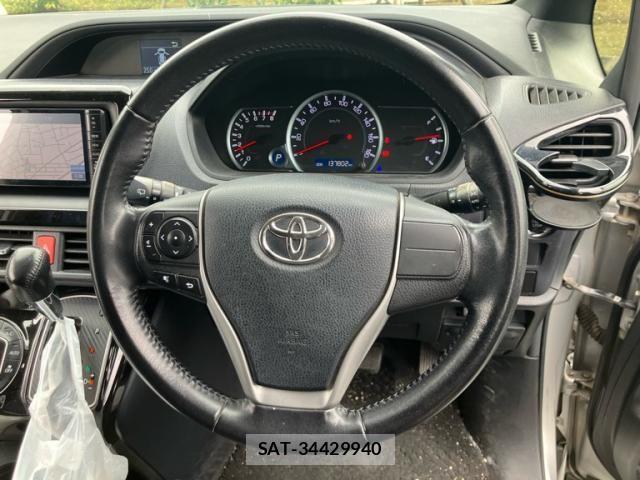 Toyota NOAH 2014-07 7059944-14