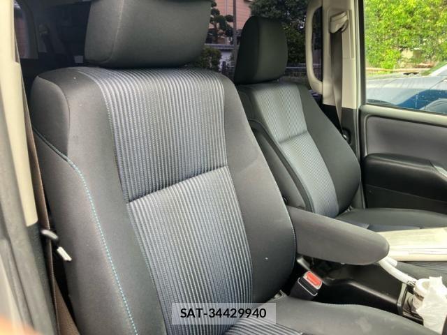Toyota NOAH 2014-07 7059944-15