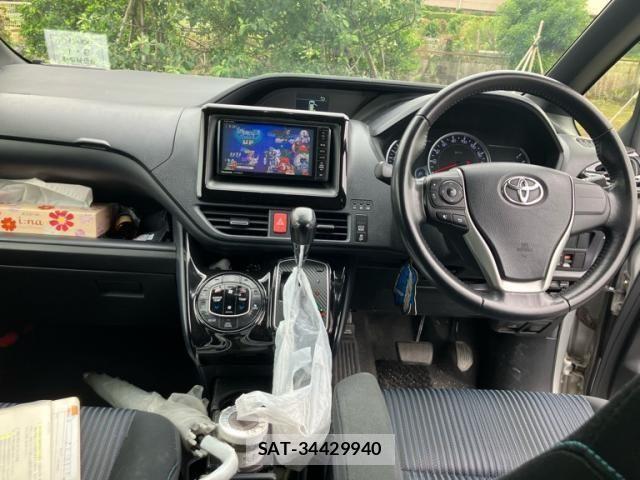 Toyota NOAH 2014-07 7059944-20