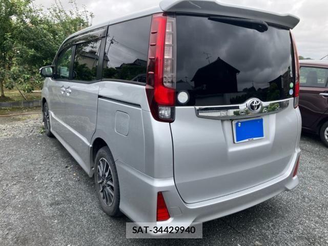 Toyota NOAH 2014-07 7059944-2