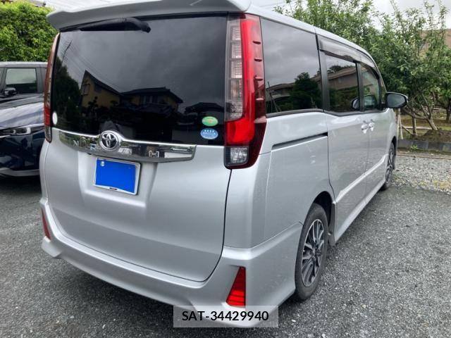 Toyota NOAH 2014-07 7059944-3