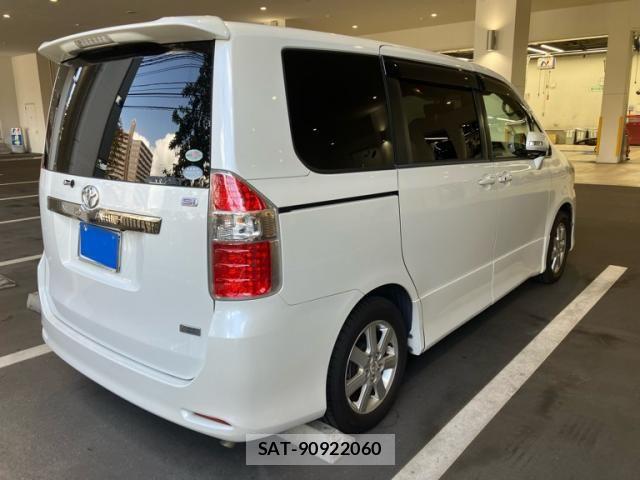 Toyota NOAH 2008-10 7059949-9