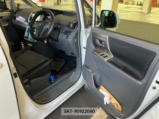 Toyota NOAH 2008-10 7059949-5