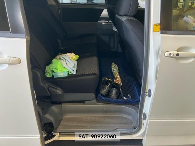 Toyota NOAH 2008-10 7059949-7