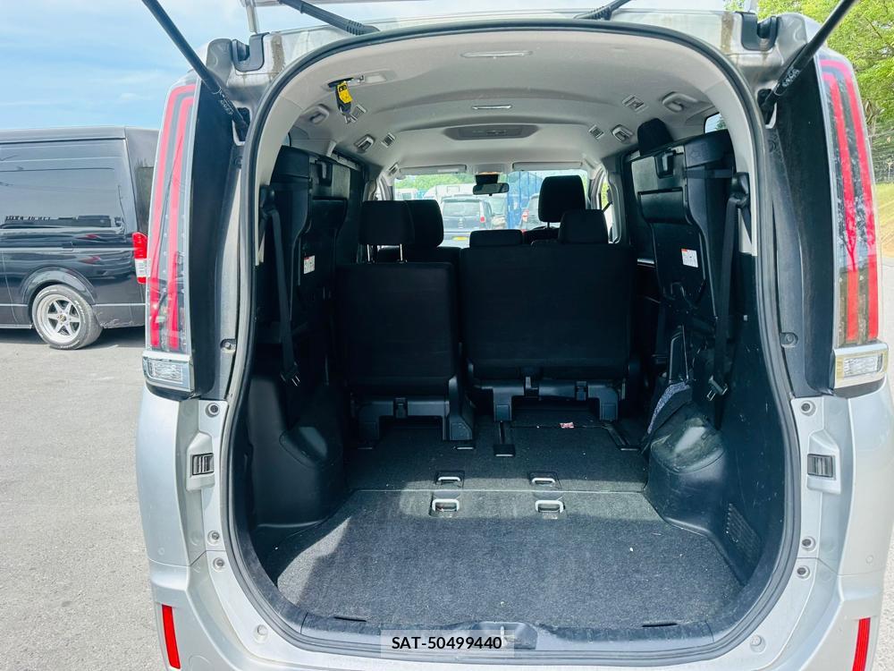 Toyota NOAH 2020 7171820-25