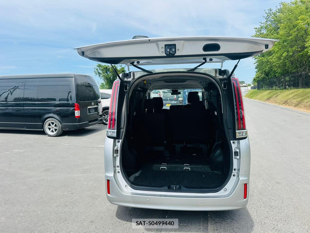 Toyota NOAH 2020 7171820-26