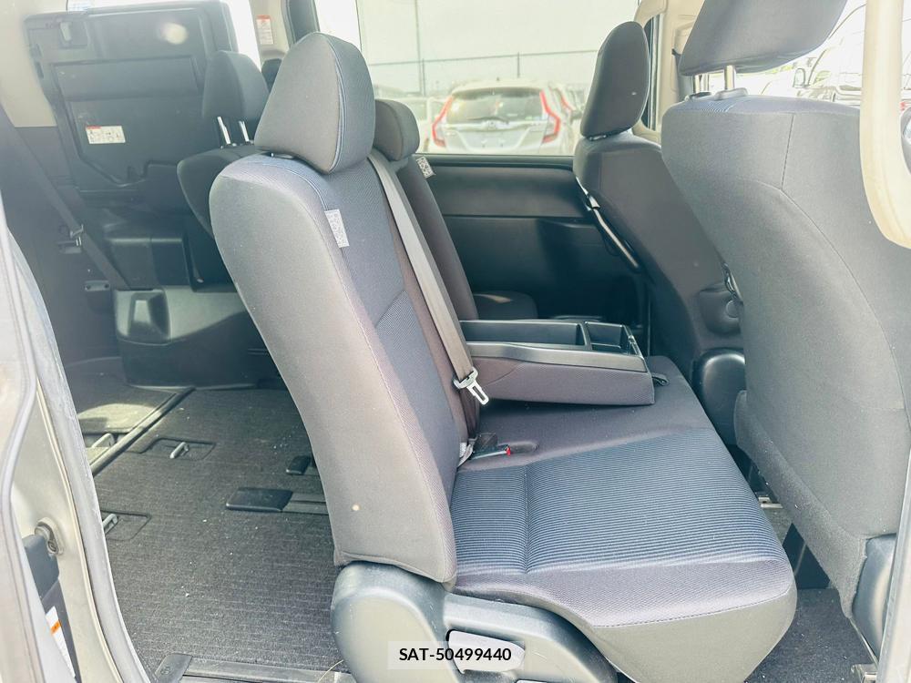 Toyota NOAH 2020 7171820-8