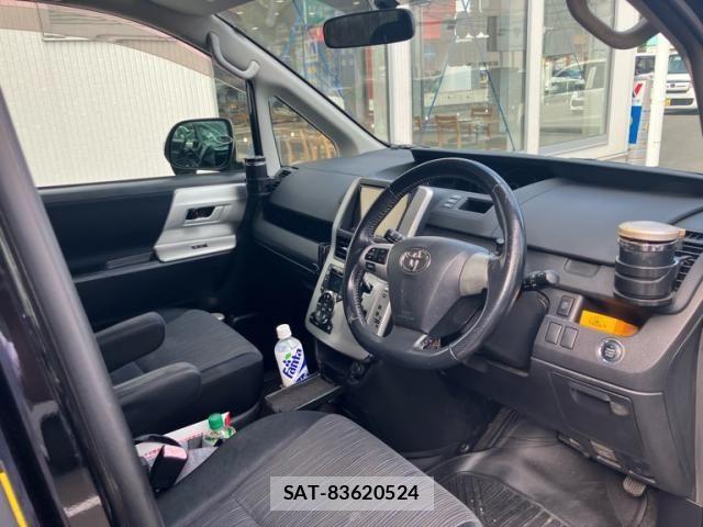 Toyota NOAH 2010-11 7222770-11