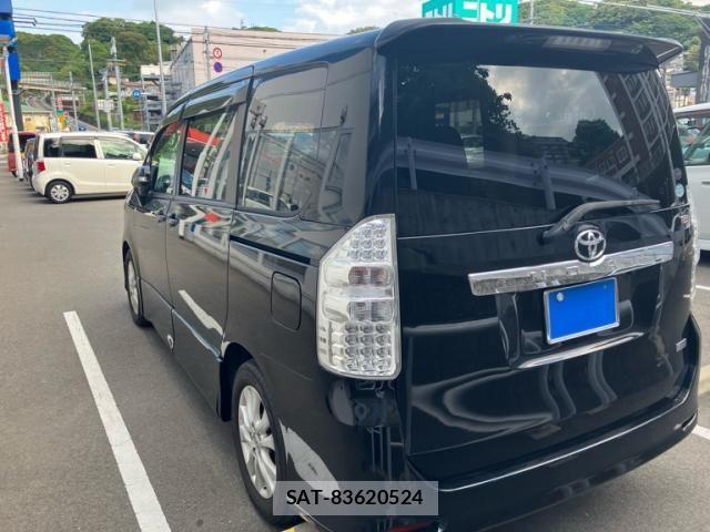 Toyota NOAH 2010-11 7222770-2
