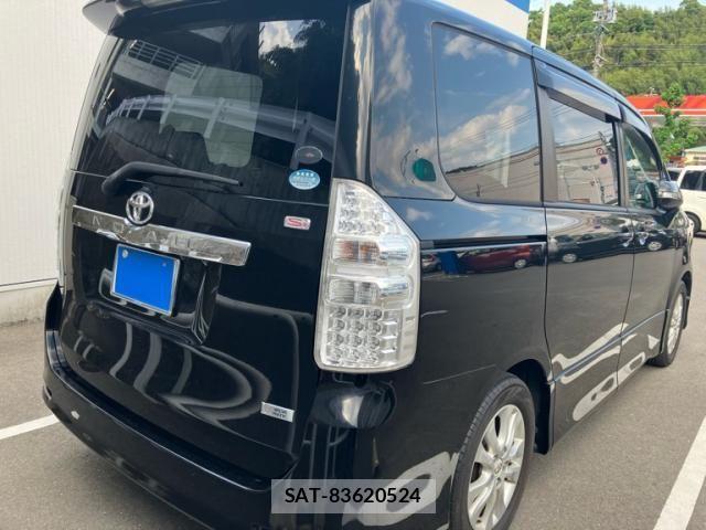 Toyota NOAH 2010-11 7222770-3