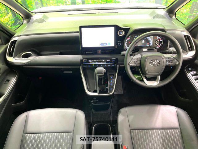 Toyota NOAH 2022-11 7222797-1