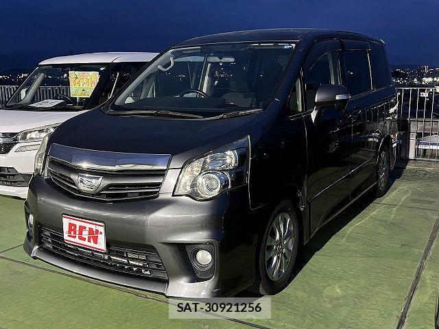 Toyota NOAH 2010-11 7222768-0