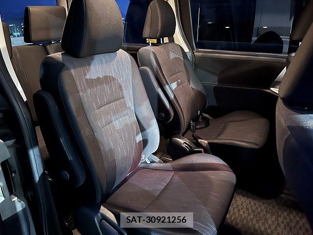 Toyota NOAH 2010-11 7222768-9