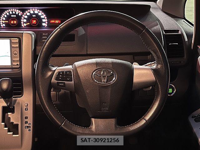 Toyota NOAH 2010-11 7222768-13
